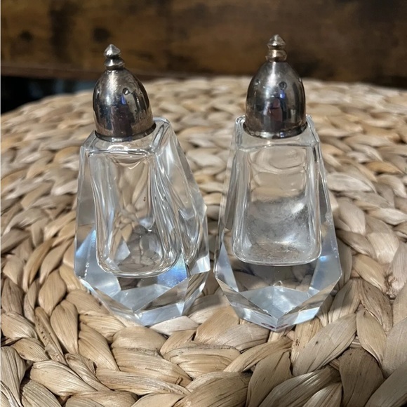 Cut And Polished Lead Crystal Salt And Pepper Shakers - Picture 4 of 7